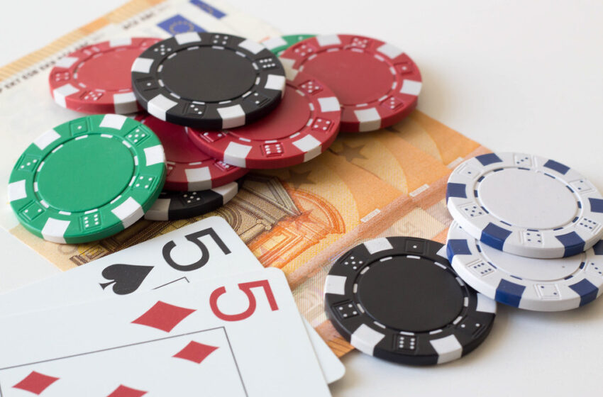  How can an online poker bonus help new players?